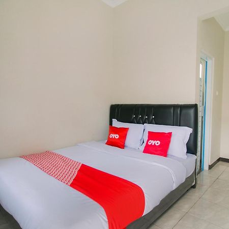 OYO 1078 Fakhira Residence Cianjur Bagian luar foto