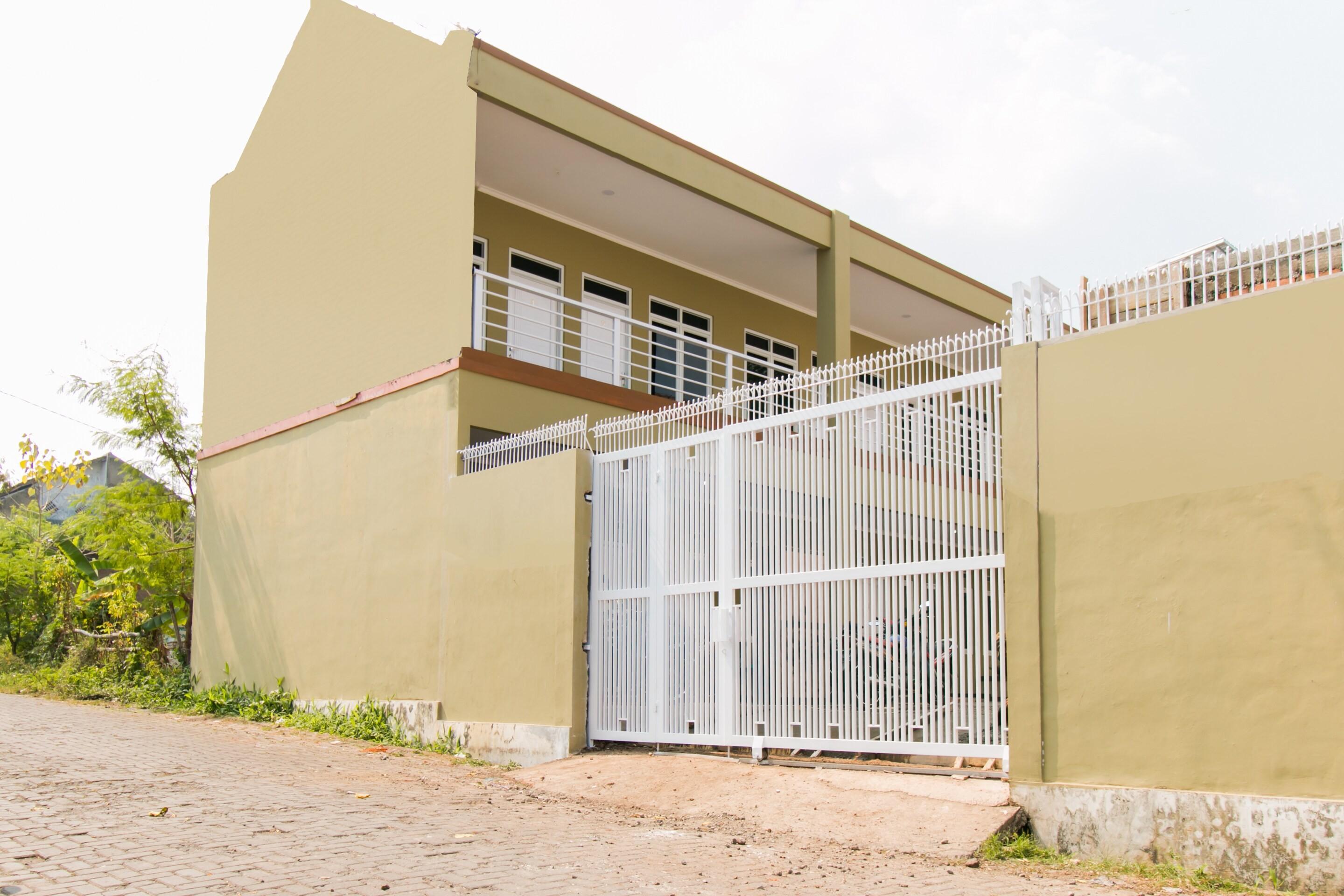 OYO 1078 Fakhira Residence Cianjur Bagian luar foto