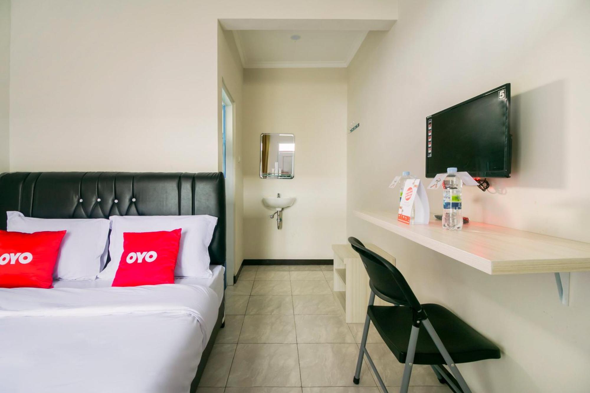 OYO 1078 Fakhira Residence Cianjur Bagian luar foto