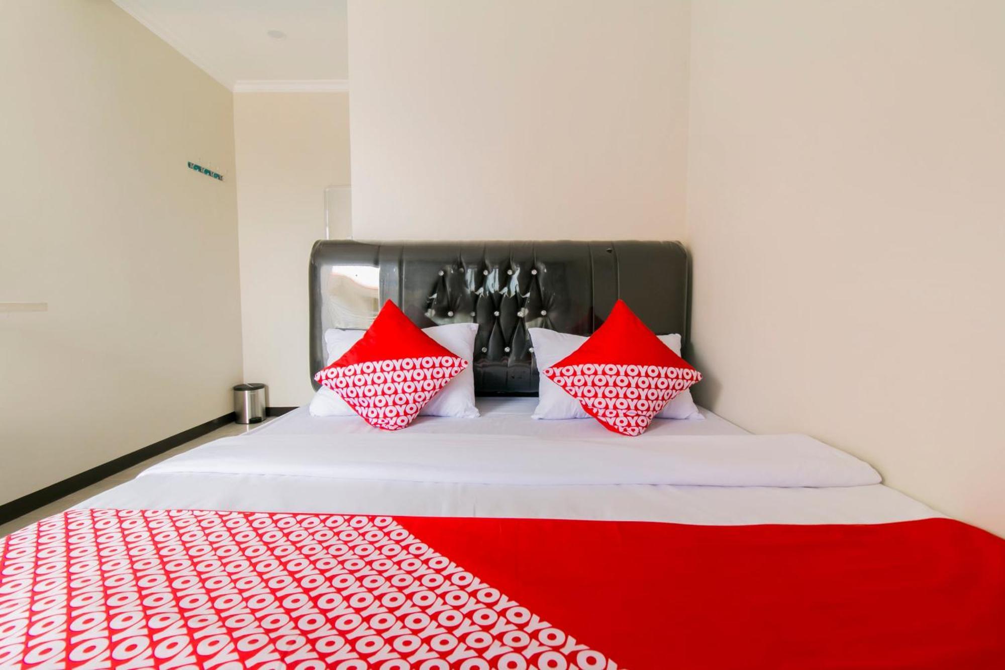 OYO 1078 Fakhira Residence Cianjur Bagian luar foto