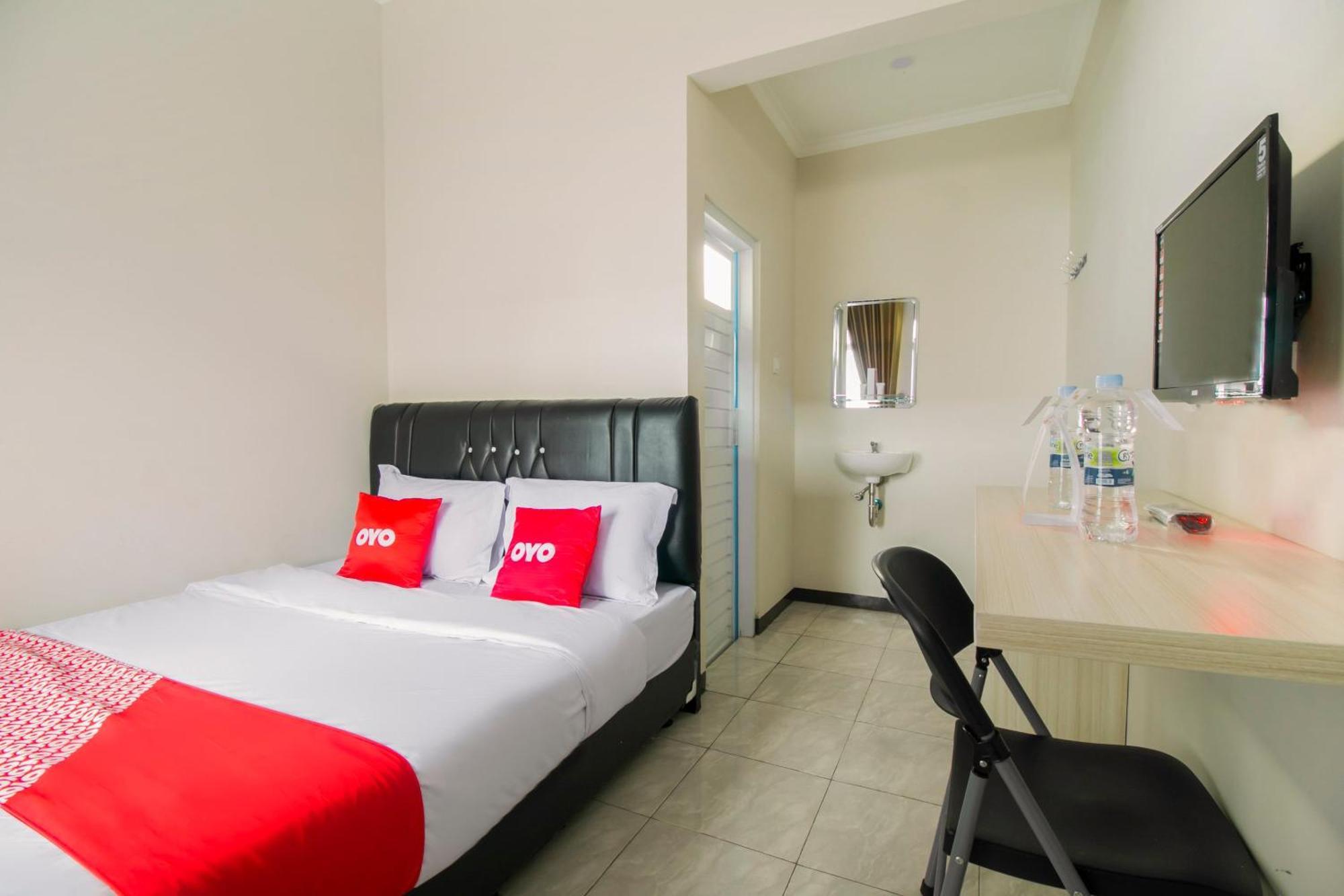OYO 1078 Fakhira Residence Cianjur Bagian luar foto
