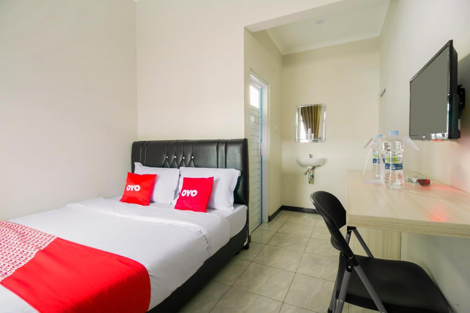 OYO 1078 Fakhira Residence Cianjur Bagian luar foto