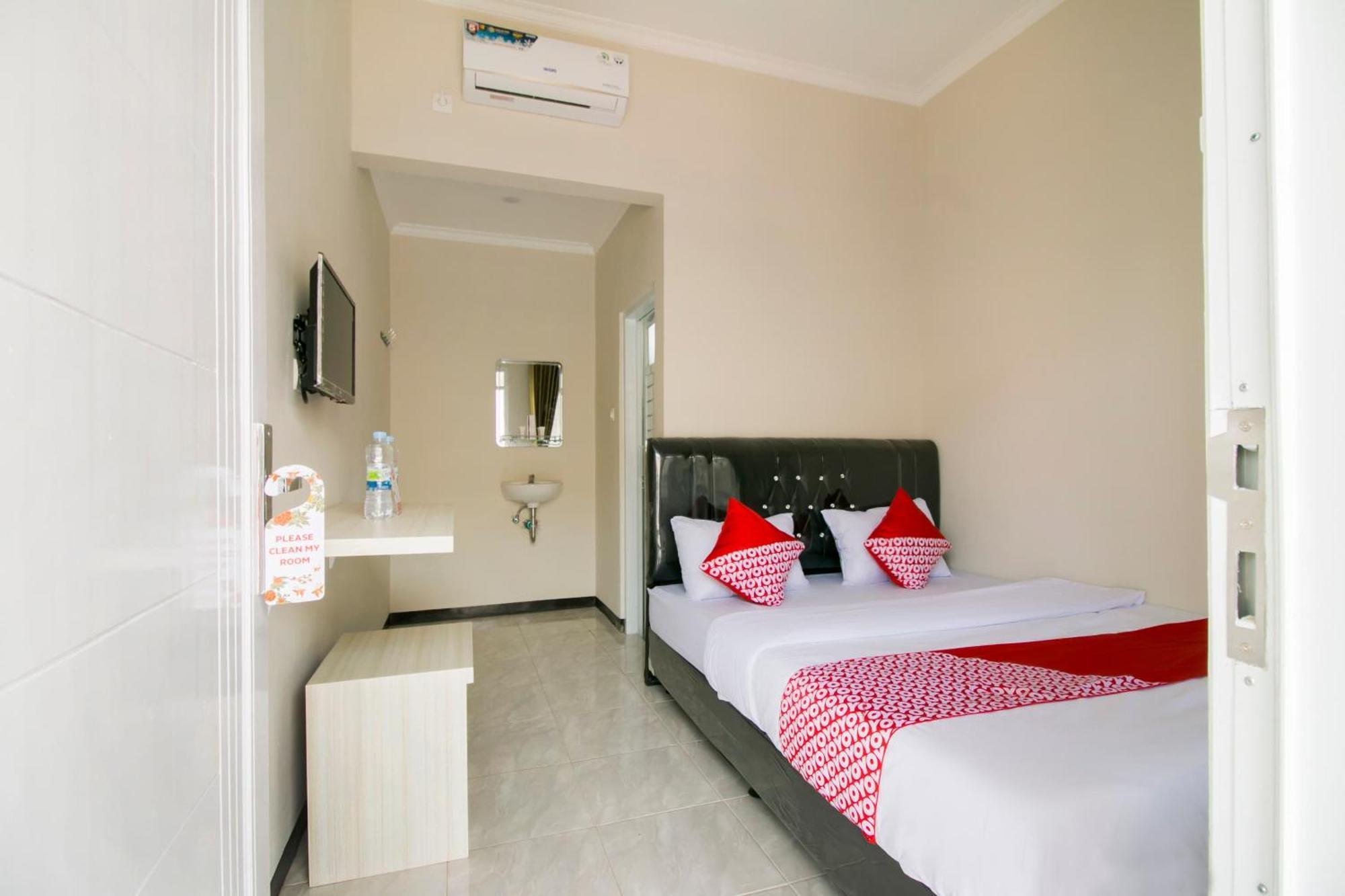OYO 1078 Fakhira Residence Cianjur Bagian luar foto